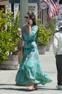 Alessandra Ambrosio feet photo thumbnail