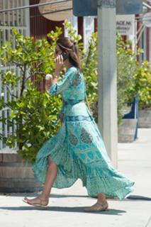 Alessandra Ambrosio feet photo thumbnail