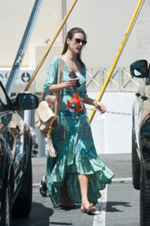 Alessandra Ambrosio feet photo thumbnail