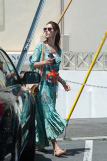 Alessandra Ambrosio feet photo thumbnail