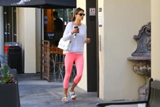 Alessandra Ambrosio feet photo thumbnail