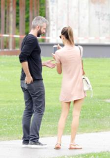 Alessandra Ambrosio feet photo thumbnail