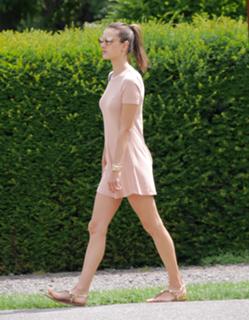 Alessandra Ambrosio feet photo thumbnail