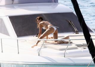 Alessandra Ambrosio feet photo thumbnail