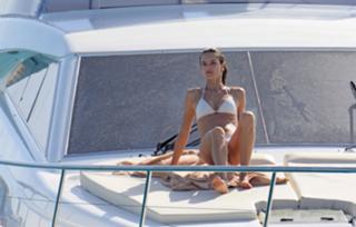 Alessandra Ambrosio feet photo thumbnail