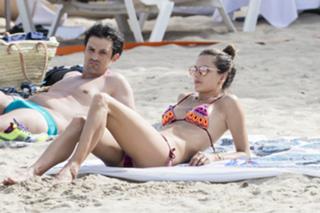 Alessandra Ambrosio feet photo thumbnail