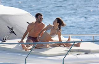 Alessandra Ambrosio feet photo thumbnail