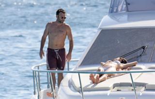 Alessandra Ambrosio feet photo thumbnail