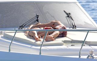 Alessandra Ambrosio feet photo thumbnail