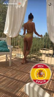 Alessandra Ambrosio feet photo thumbnail