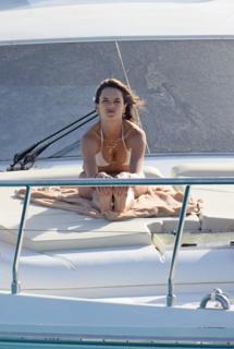 Alessandra Ambrosio feet photo thumbnail