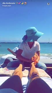 Alessandra Ambrosio feet photo thumbnail