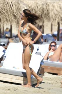 Alessandra Ambrosio feet photo thumbnail