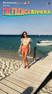 Alessandra Ambrosio feet photo thumbnail