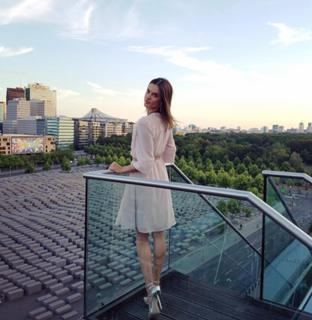 Alessandra Ambrosio feet photo thumbnail