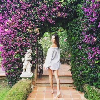 Alessandra Ambrosio feet photo thumbnail