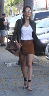 Alessandra Ambrosio feet photo thumbnail