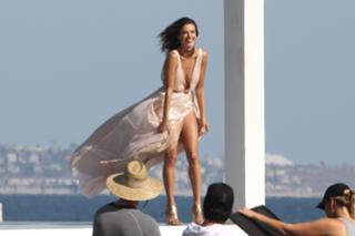 Alessandra Ambrosio feet photo thumbnail