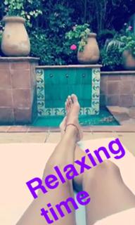 Alessandra Ambrosio feet photo thumbnail