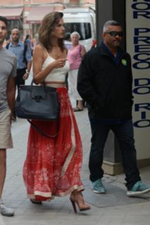 Alessandra Ambrosio feet photo thumbnail