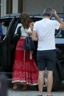 Alessandra Ambrosio feet photo thumbnail