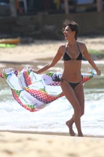 Alessandra Ambrosio feet photo thumbnail