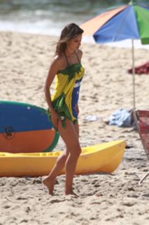 Alessandra Ambrosio feet photo thumbnail