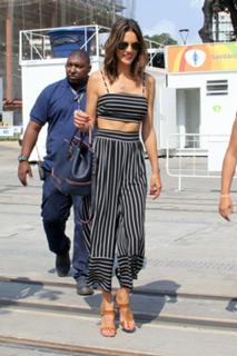 Alessandra Ambrosio feet photo thumbnail