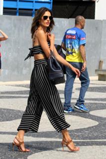 Alessandra Ambrosio feet photo thumbnail