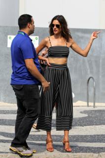 Alessandra Ambrosio feet photo thumbnail