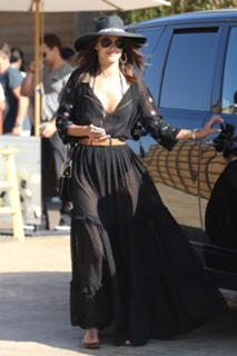 Alessandra Ambrosio feet photo thumbnail