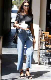 Alessandra Ambrosio feet photo thumbnail