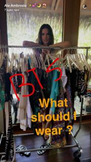 Alessandra Ambrosio feet photo thumbnail