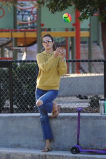 Alessandra Ambrosio feet photo thumbnail