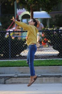 Alessandra Ambrosio feet photo thumbnail