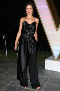 Alessandra Ambrosio feet photo thumbnail