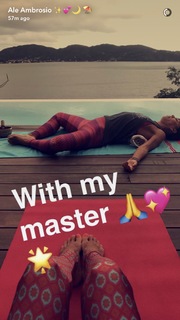 Alessandra Ambrosio feet photo thumbnail