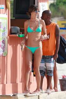 Alessandra Ambrosio feet photo thumbnail