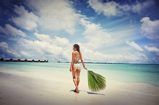 Alessandra Ambrosio feet photo thumbnail