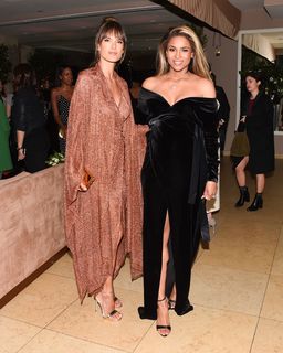 Alessandra Ambrosio feet photo thumbnail