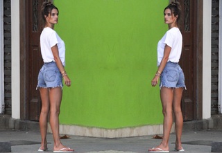 Alessandra Ambrosio feet photo thumbnail