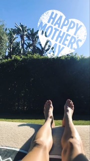 Alessandra Ambrosio feet photo thumbnail