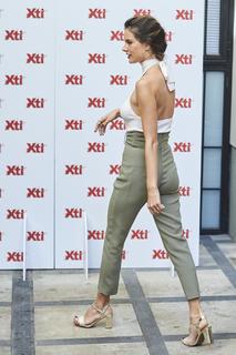 Alessandra Ambrosio feet photo thumbnail