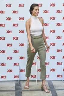 Alessandra Ambrosio feet photo thumbnail