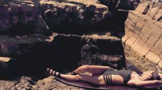 Alessandra Ambrosio feet photo thumbnail