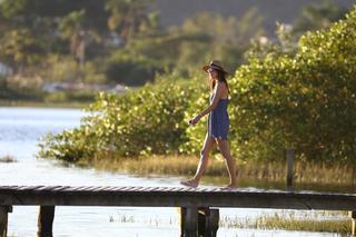 Alessandra Ambrosio feet photo thumbnail