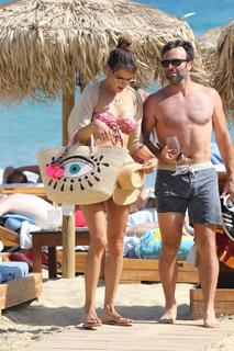 Alessandra Ambrosio feet photo thumbnail