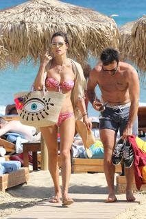 Alessandra Ambrosio feet photo thumbnail