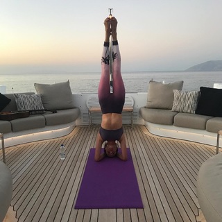 Alessandra Ambrosio feet photo thumbnail