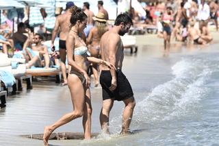 Alessandra Ambrosio feet photo thumbnail